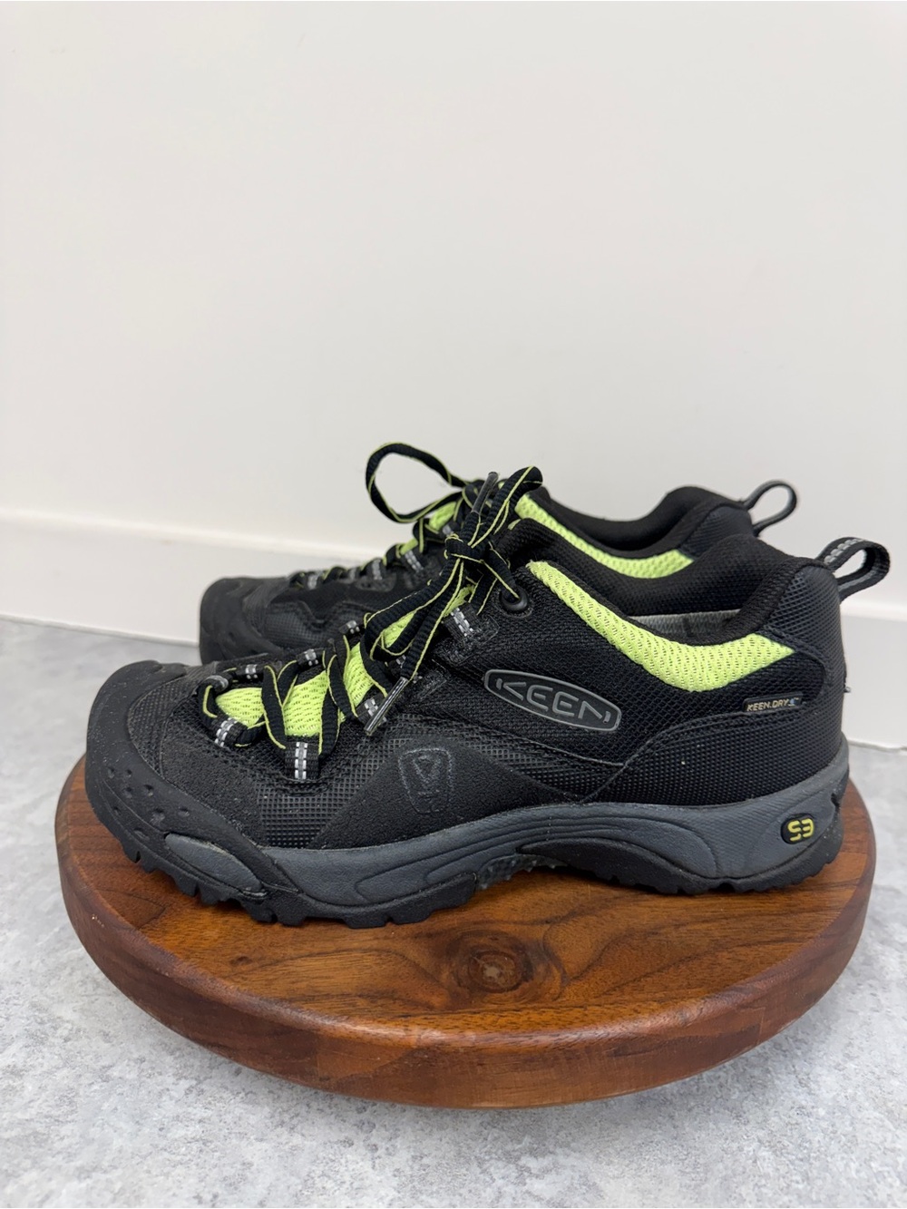KEEN Waterproof Trail Hiking Shoes Black Lime Women’s Size 6.5